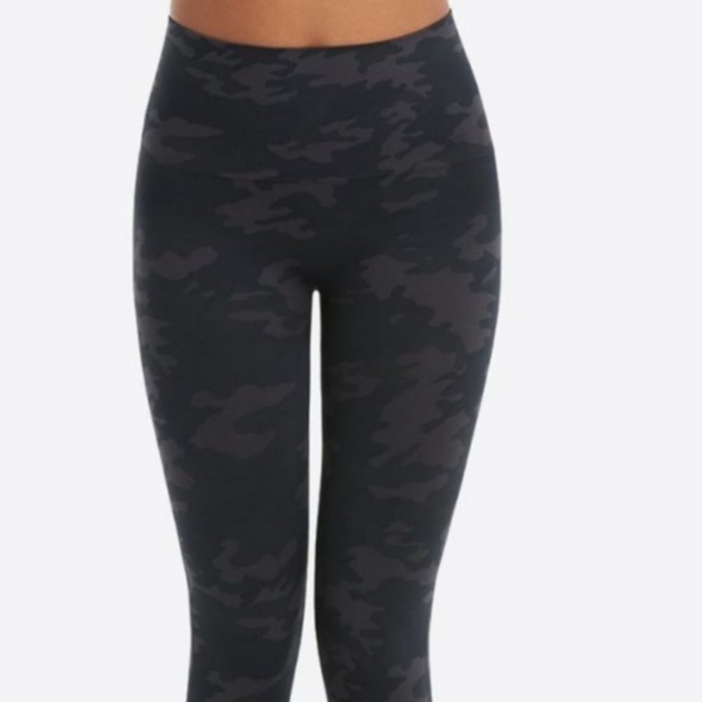 NWOT Spanx Look At Me Now Seamless Leggings